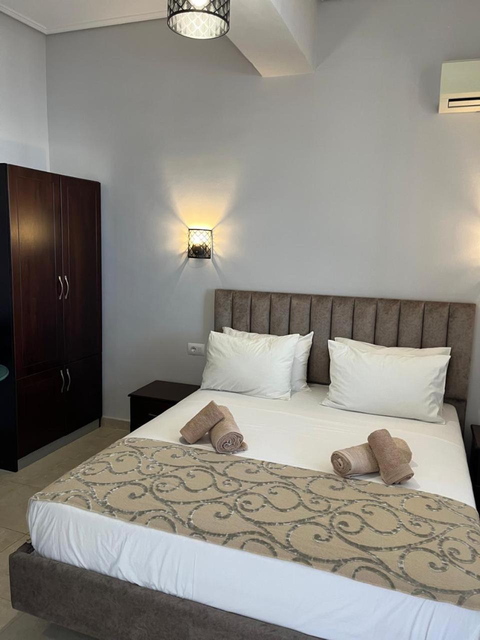 Bluemoon Suites Sarande Sarandë Exterior foto